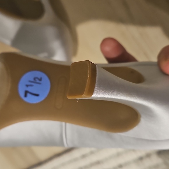 NEW! NINE WEST Elegant Satin Heeled Pumps with Embellished Buckle 7.5. - Picture 7 of 9